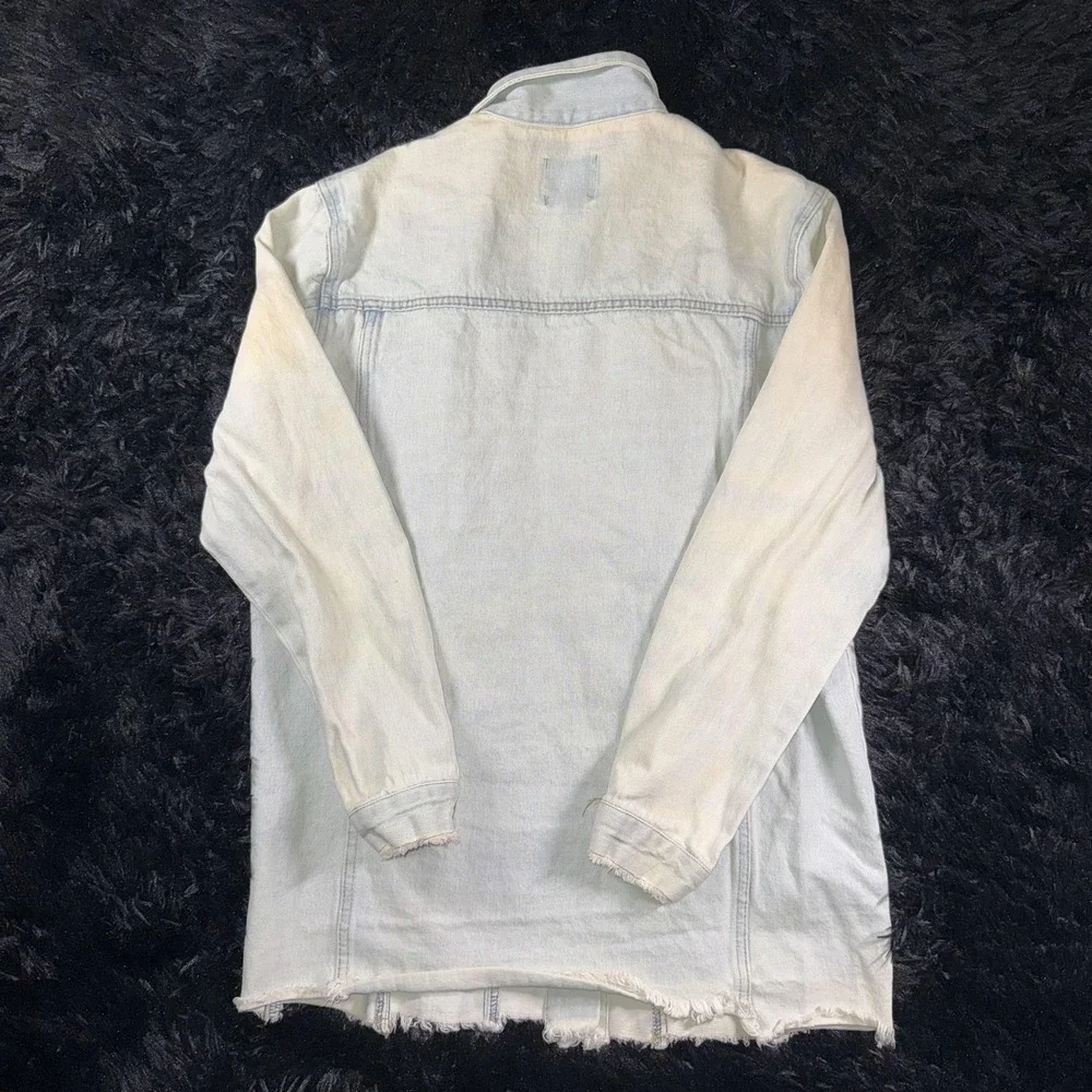 Love Tree Denim Jacket Womens Medium Blue Distressed Long Button Up Frayed Hem - Picture 9 of 9